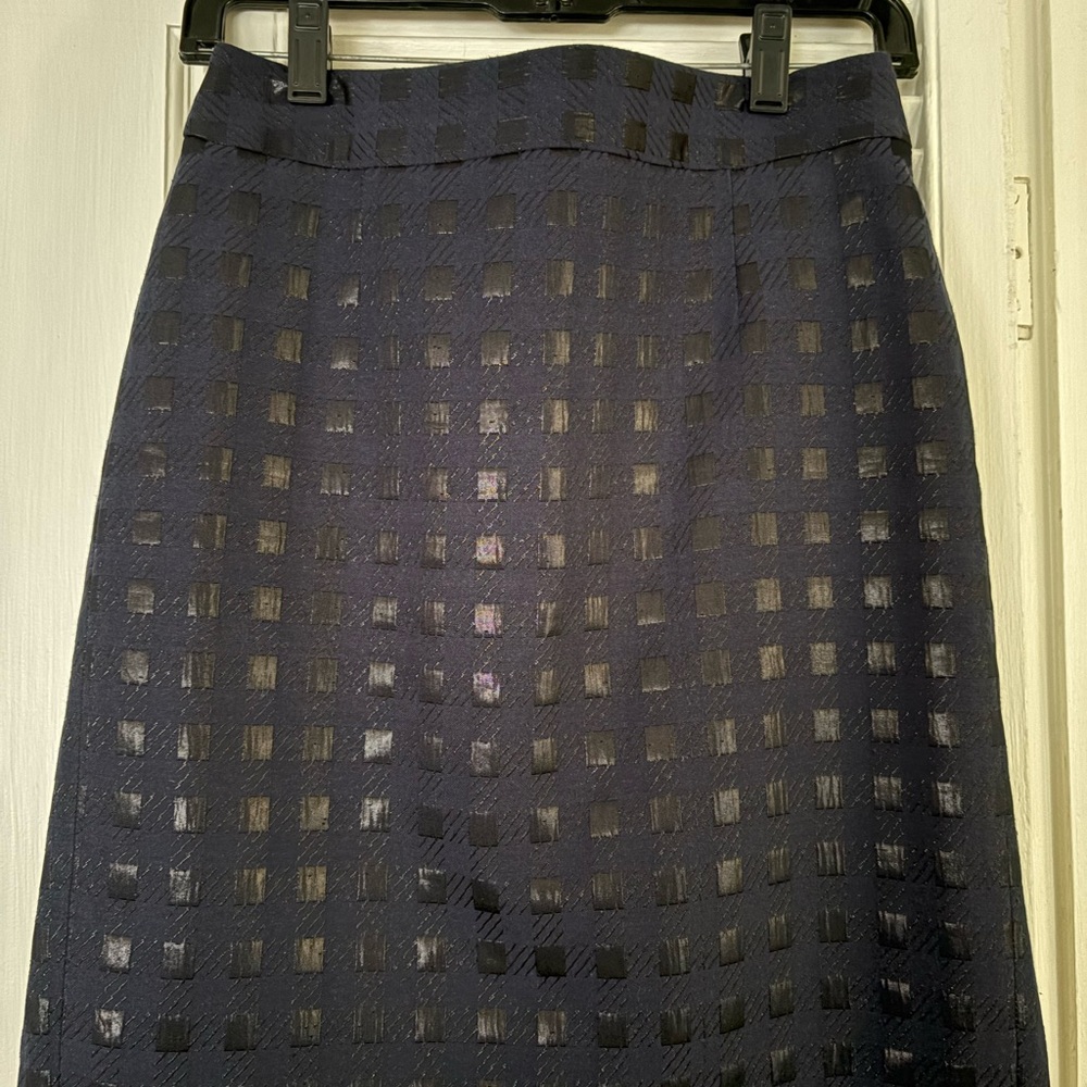 Banana Republic navy checkboard print pencil skirt.